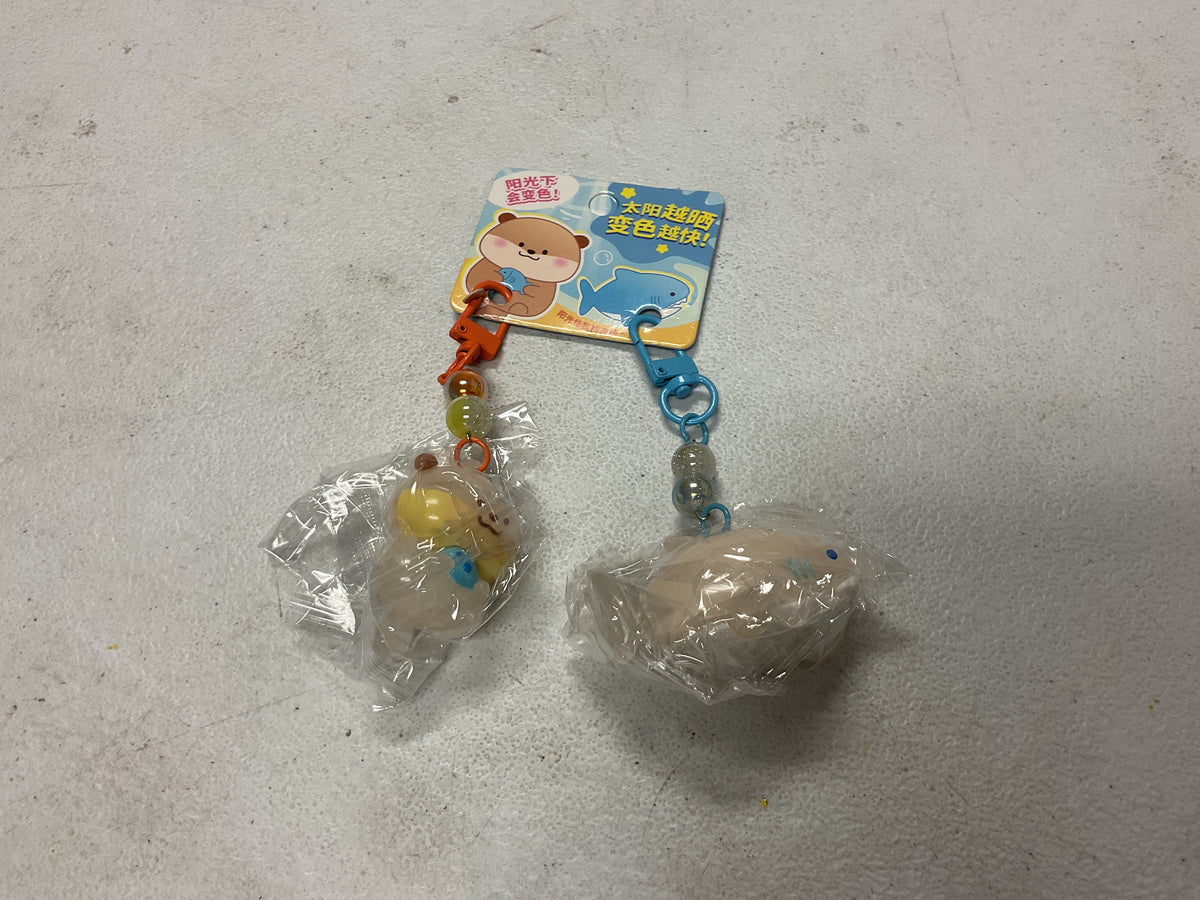 Bear & Shark Color-Changing Keychains – Change Faster Under the Sun!”